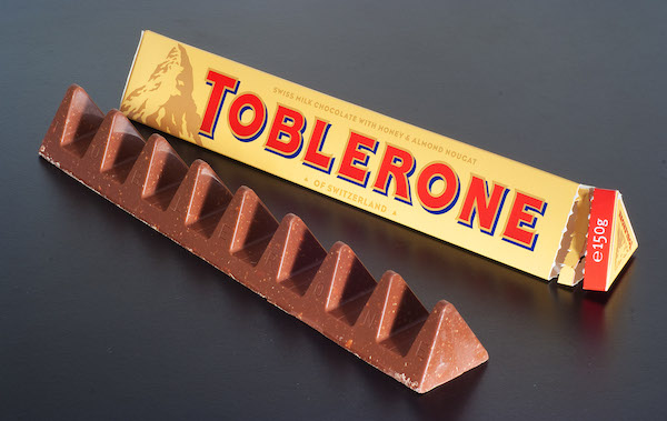 スイス観光お土産チョコレートブランド トブラローネ