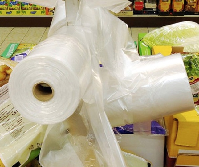 ゴミとなる使い捨てプラスチック袋